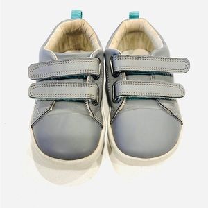 Ten little shoes